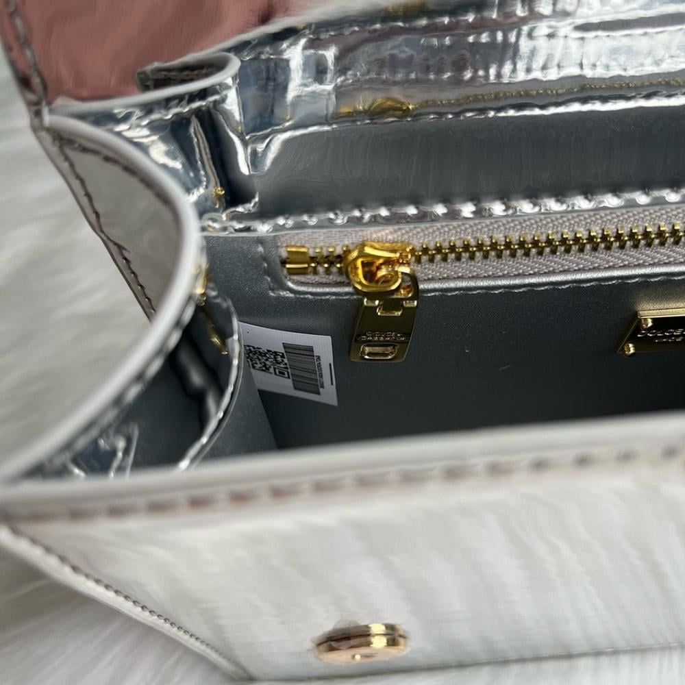 Luxury Refined Quilted Leather Shoulder Bag