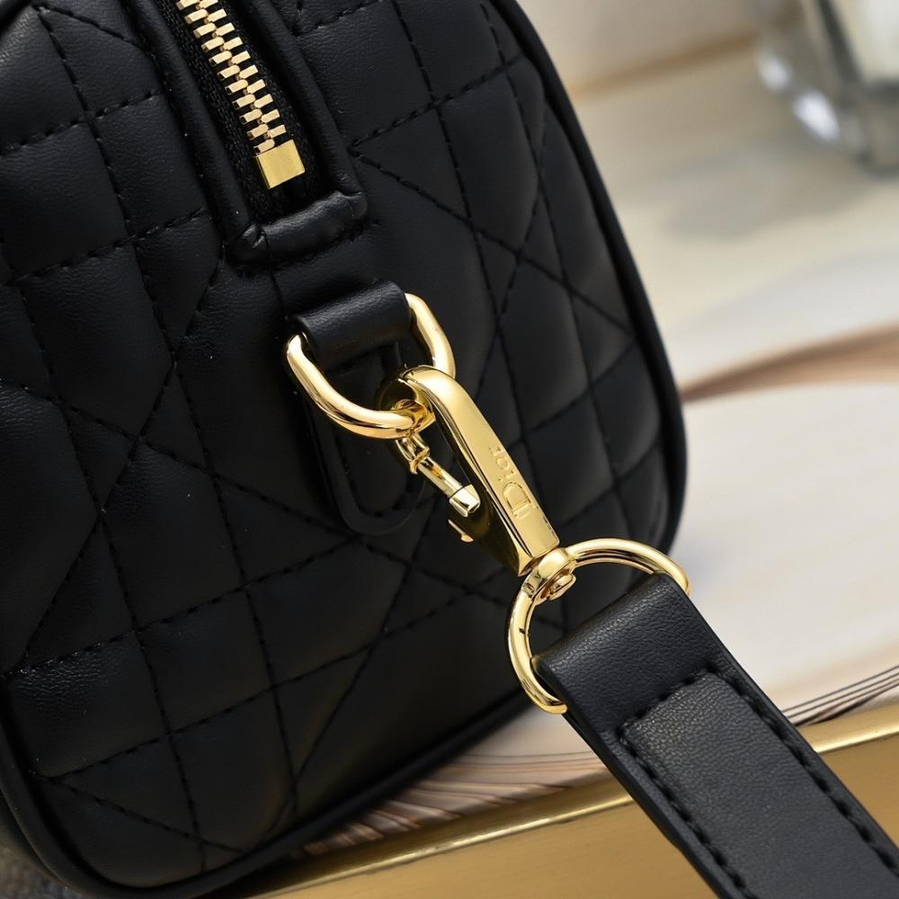 Classic Modern Leather Shoulder Bag