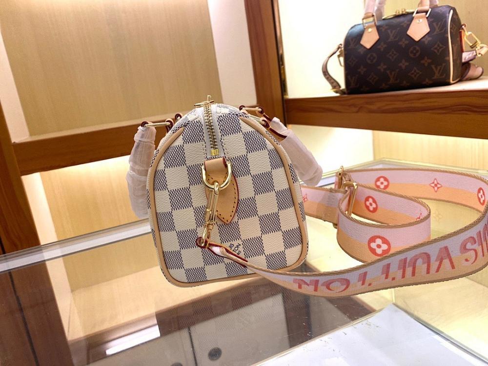 Elegant Refined Leather Travel Bag