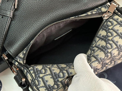 Stylish Black Leather Crossbody Bag – Special Edition