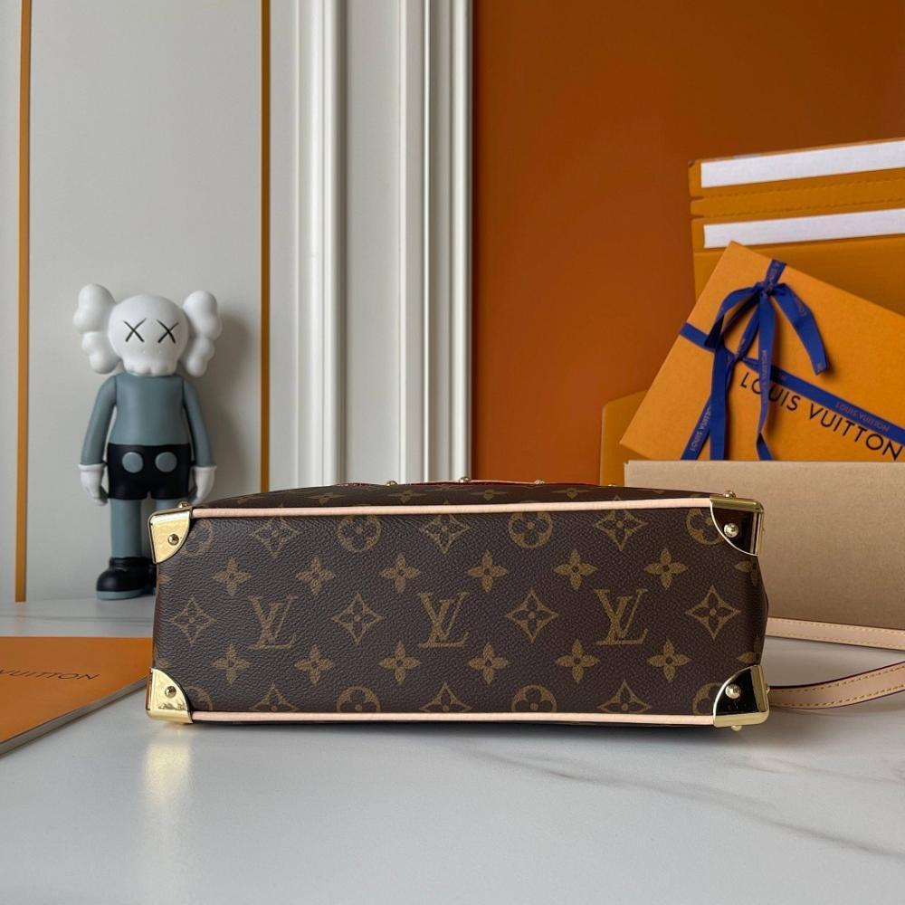 Modern Refined Studded Leather Crossbody Bag