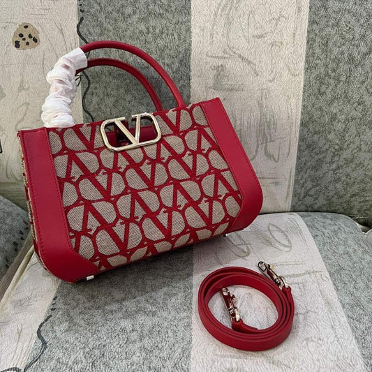 VLogo Signature Leather Shoulder Bag