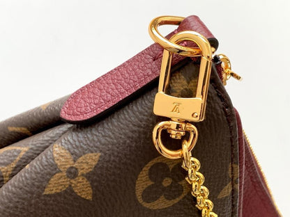 Stylish Refined Gold Leather Crossbody Bag