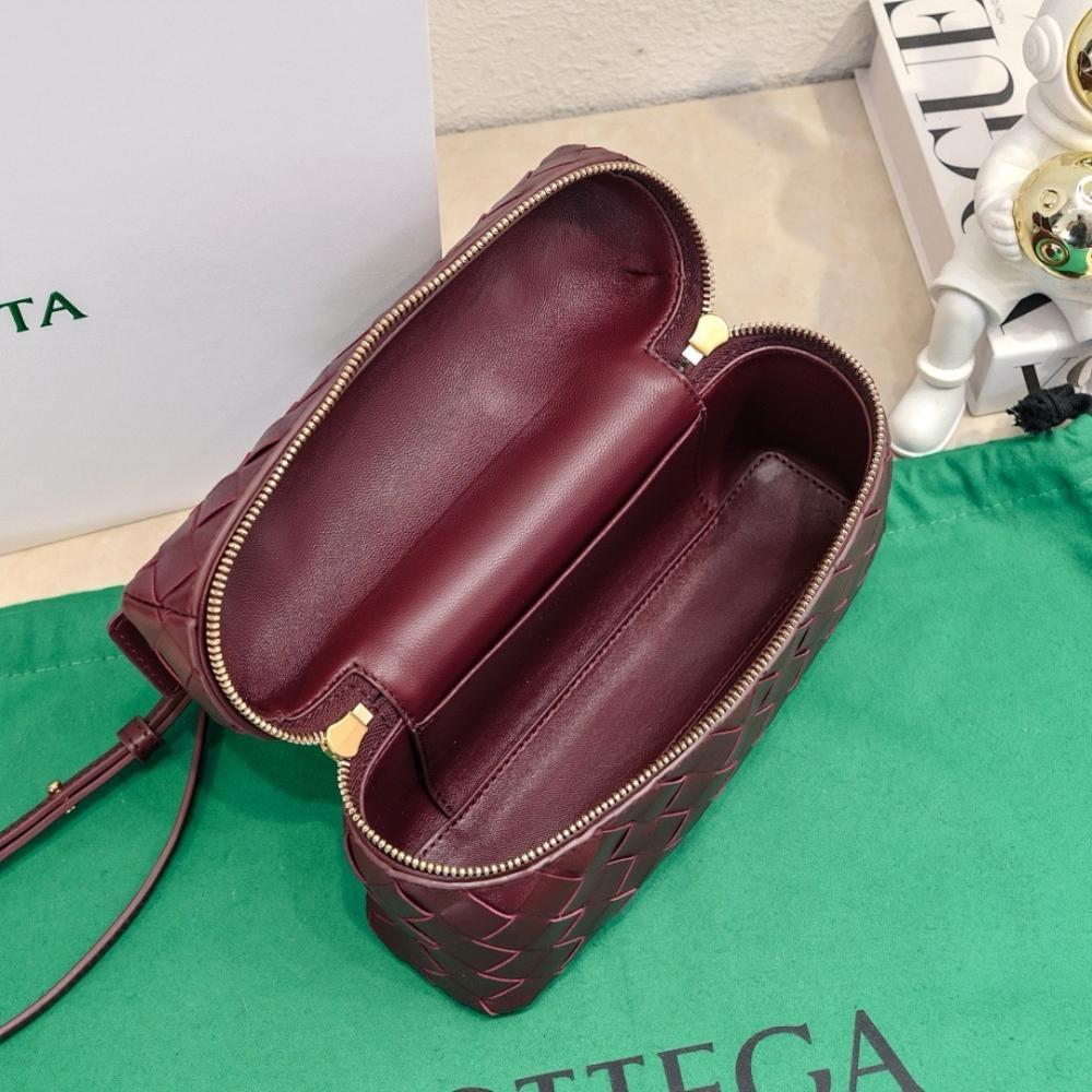 Classic Modern Woven Bag