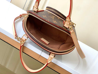 Luxury Leather Shoulder Bag – Limited Edition