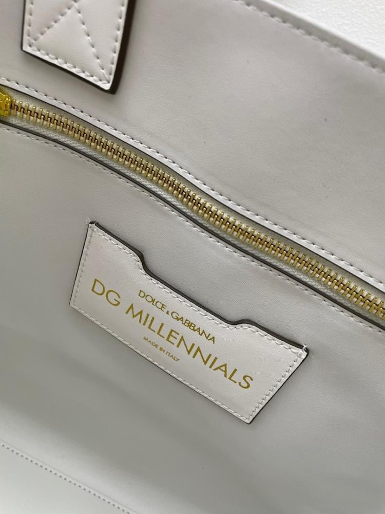 Modern Refined Shoulder Bag