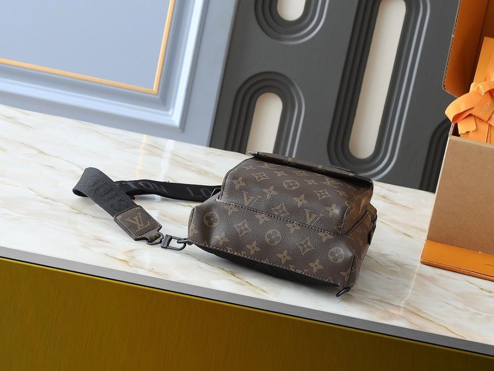 Italian-Inspired Elegant Shoulder Bag