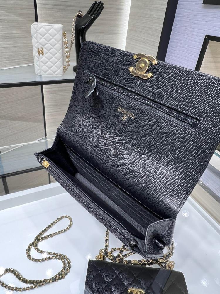 Classic Shoulder Bag