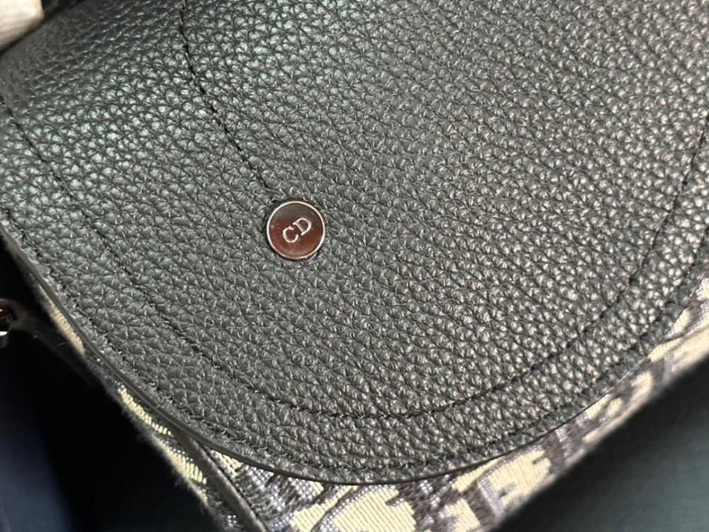 Stylish Black Leather Crossbody Bag – Special Edition