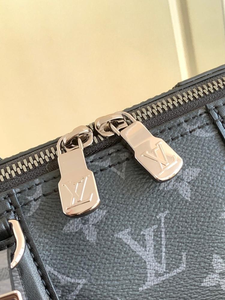 Luxury Leather Crossbody Bag – Limited Edition