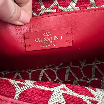 VLogo Signature Leather Shoulder Bag