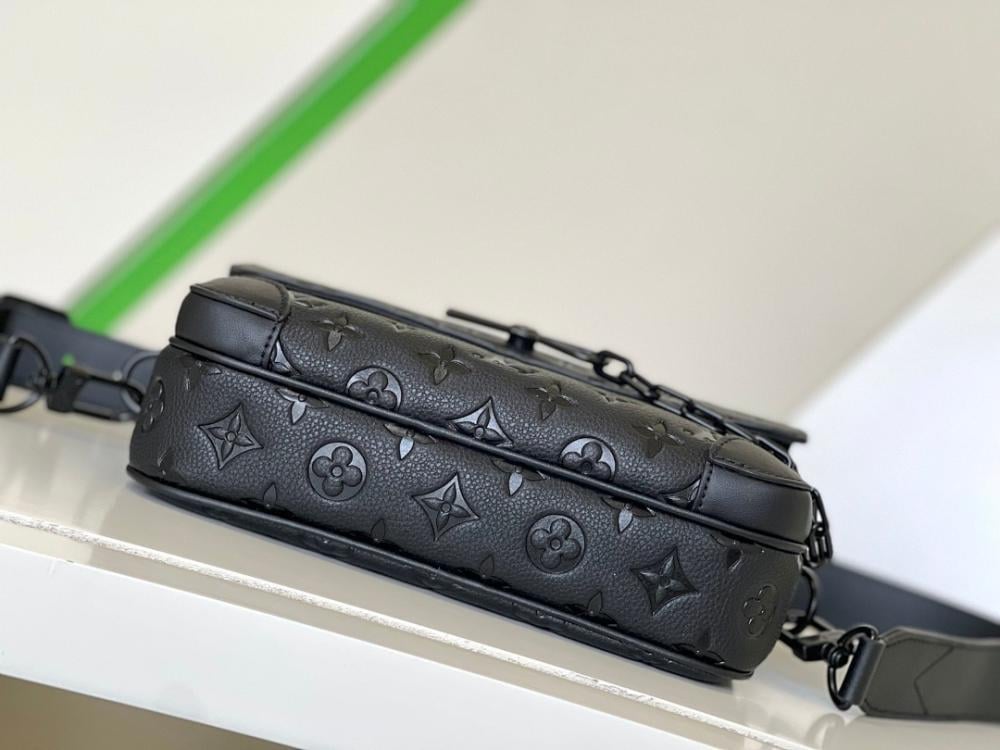 Classic Italian-Inspired Leather Shoulder Bag
