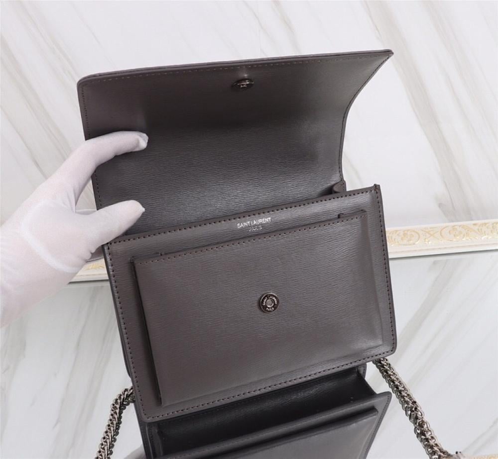 Elegant Refined Silver Leather Shoulder Bag