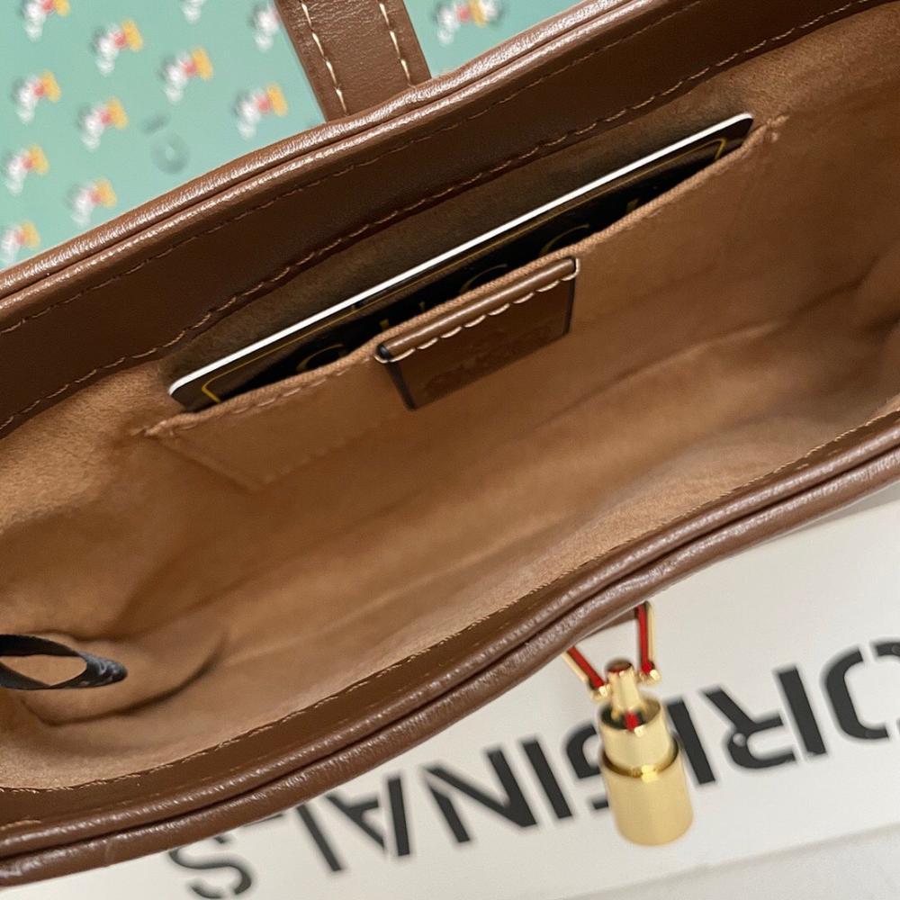 Modern Refined Shoulder Bag