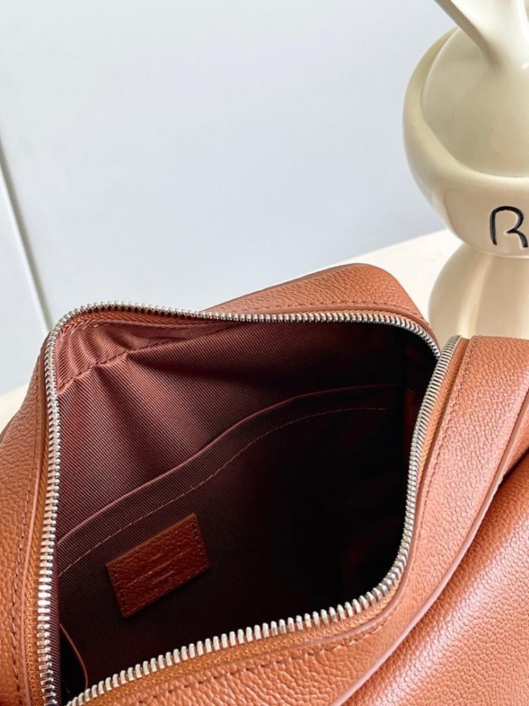 Modern Leather Shoulder Bag
