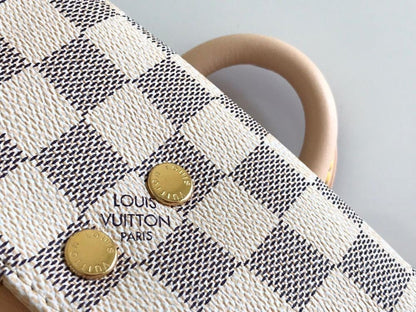 Elegant Refined Gold Shoulder Bag
