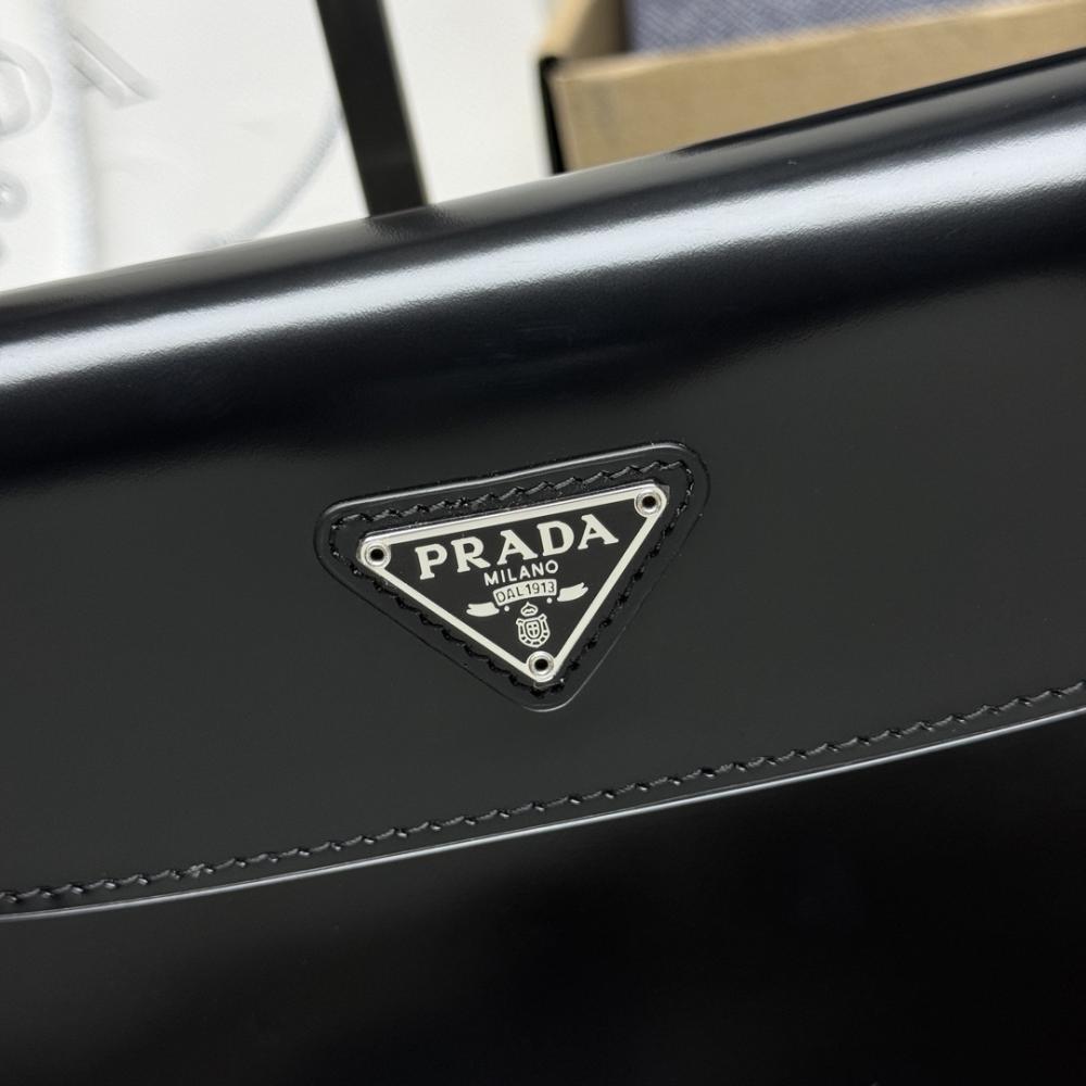 Classic Shoulder Bag