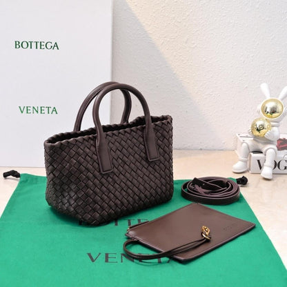 Modern Elegant Woven Shoulder Bag