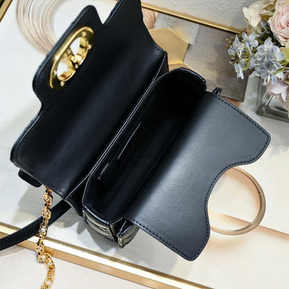 Elegant Refined White Leather Crossbody Bag