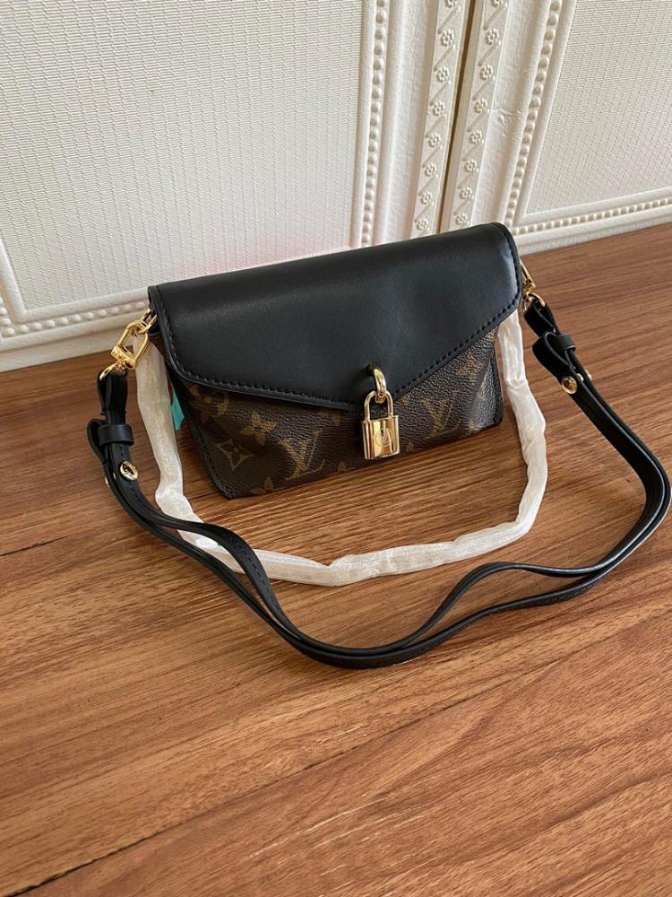 Elegant Premium Calfskin Shoulder Bag