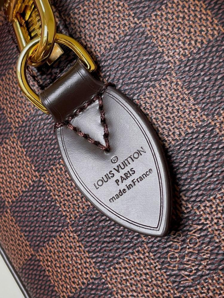 Classic Italian-Inspired Leather Shoulder Bag