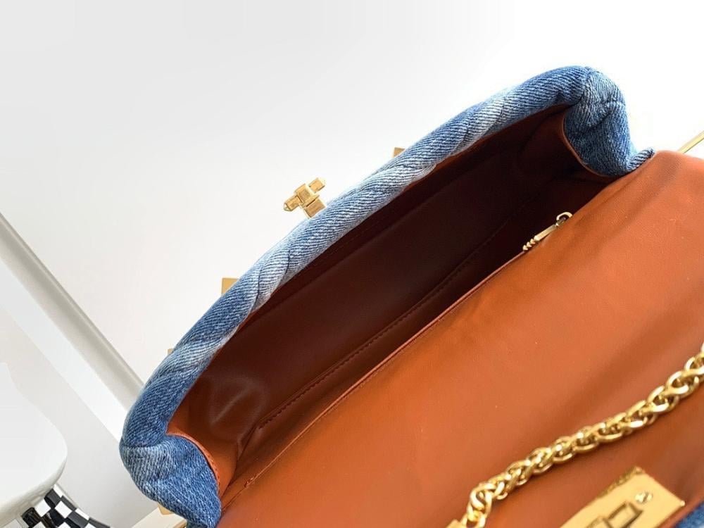 Stylish Quilted Lambskin Shoulder Bag – Limited Edition