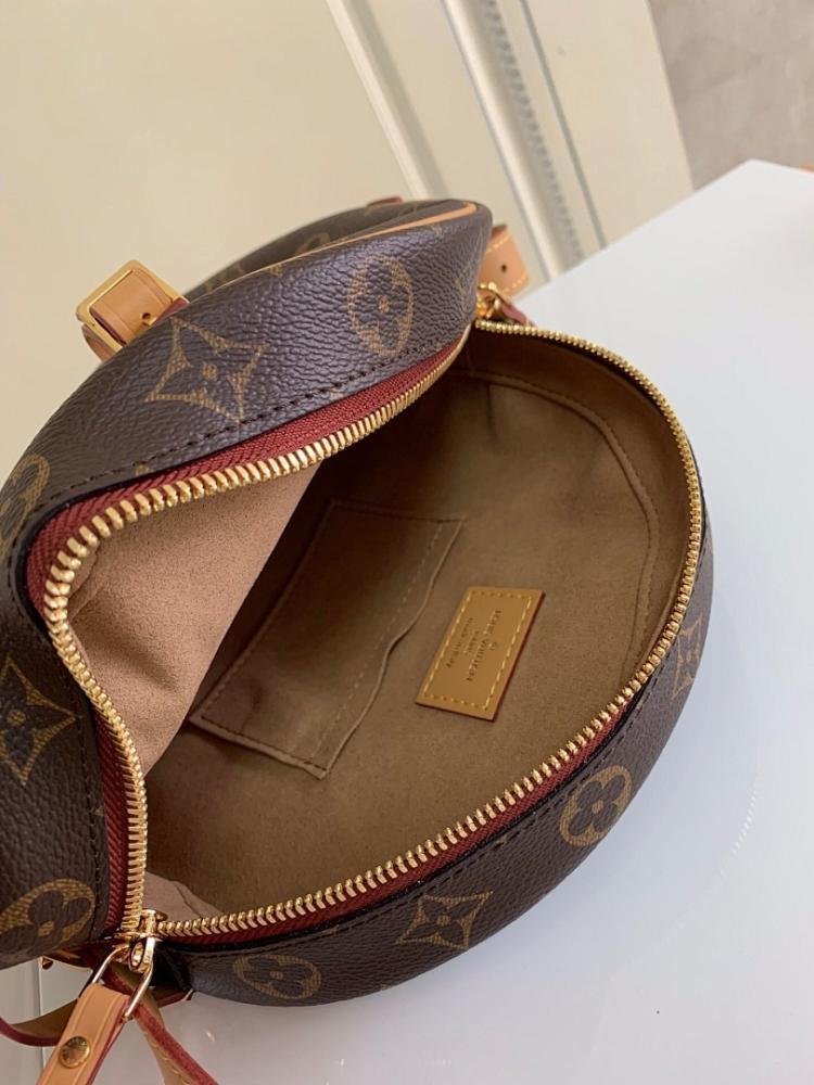 Elegant Refined Canvas Crossbody Bag