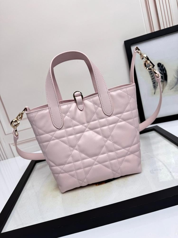 Elegant Leather Top Handle Bag – Special Edition