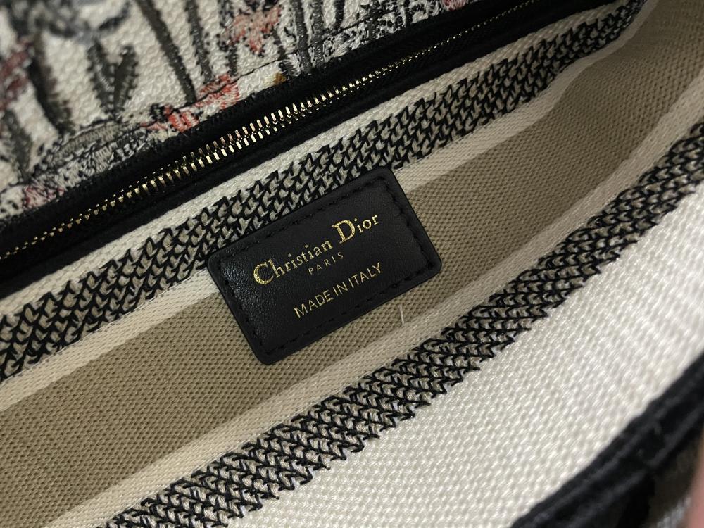 Elegant Shoulder Bag
