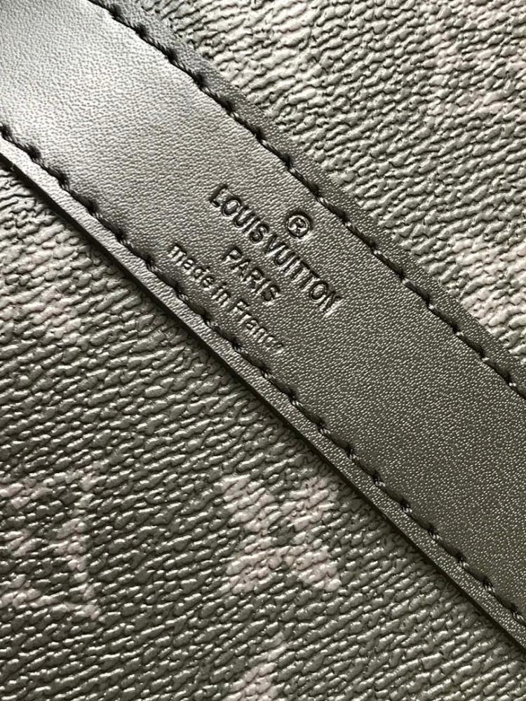 Modern Black Leather Crossbody Bag – Limited Edition