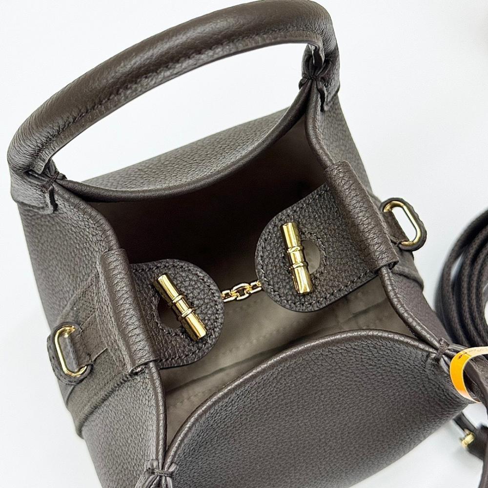 Italian-Inspired Stylish Silver Quilted Calfskin Crossbody Bag