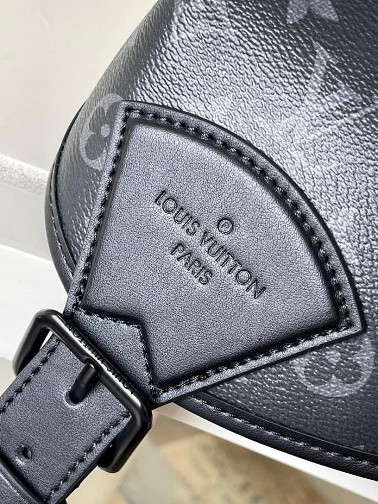 Classic Refined Leather Shoulder Bag