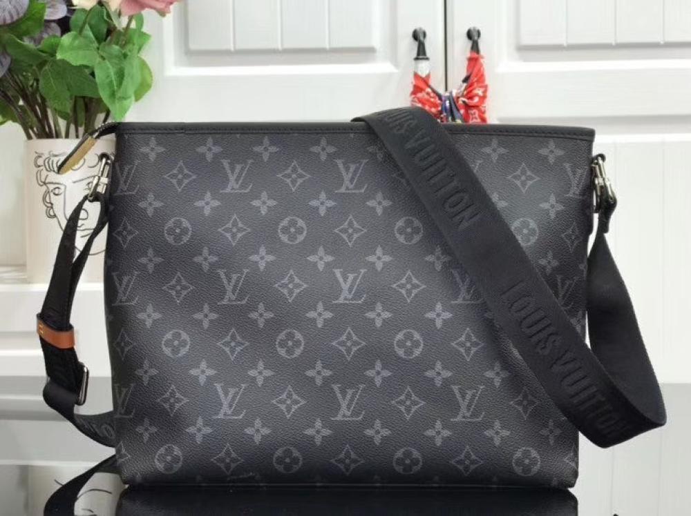 Classic Messenger Bag