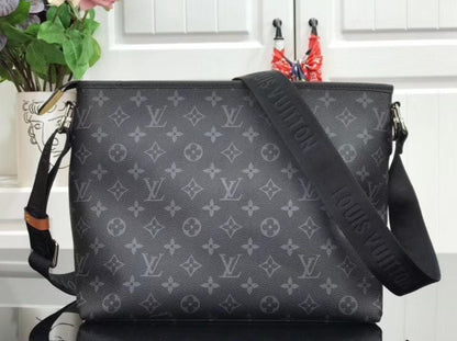Classic Messenger Bag