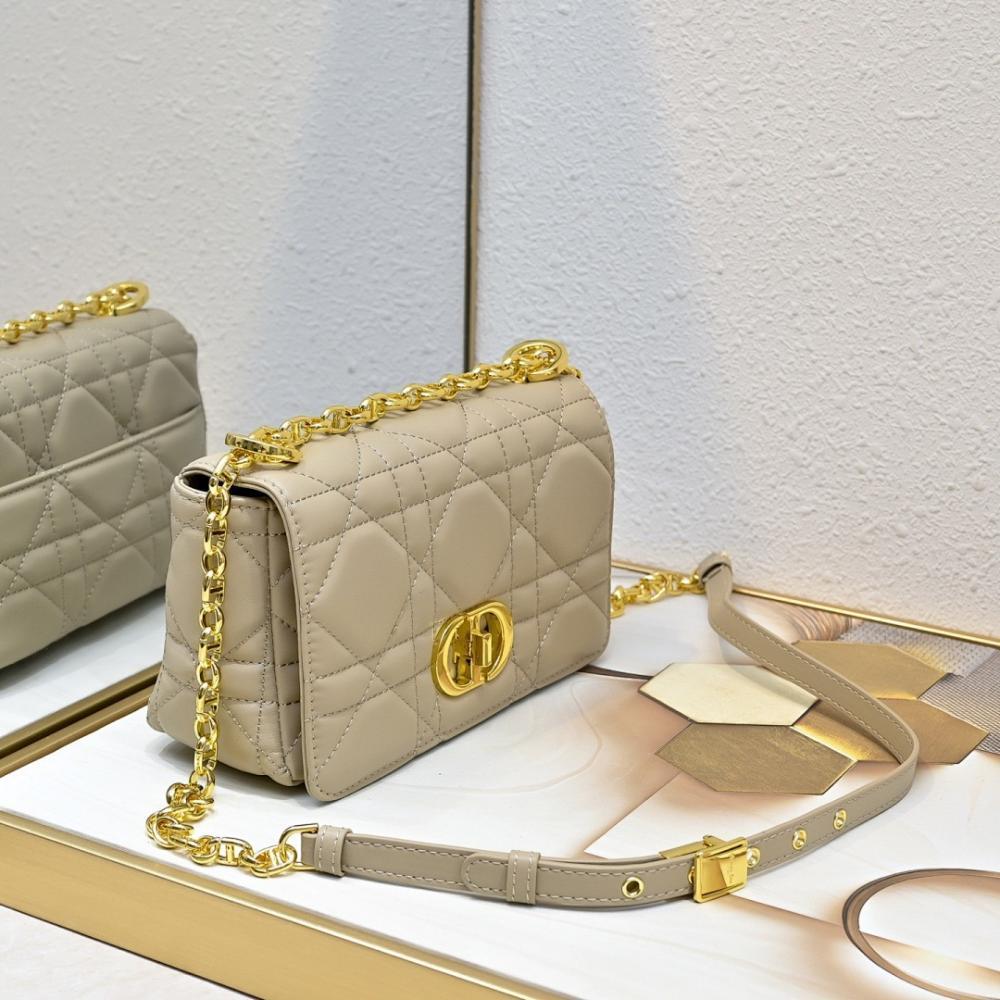 Elegant Stylish Gold Lambskin Shoulder Bag – Limited Edition