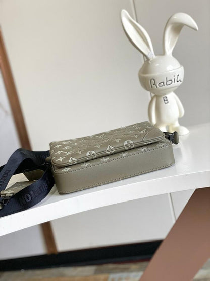 Modern Refined Canvas Crossbody Bag