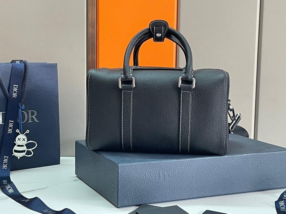 Stylish Refined Black Leather Shoulder Bag