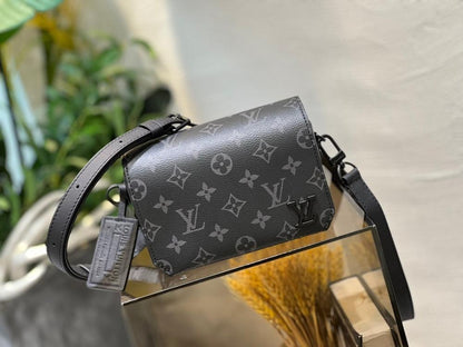 Modern Italian-Inspired Leather Shoulder Bag