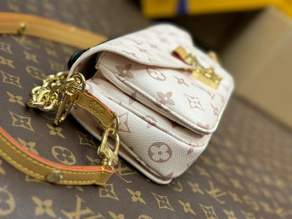 Modern Stylish Shoulder Bag