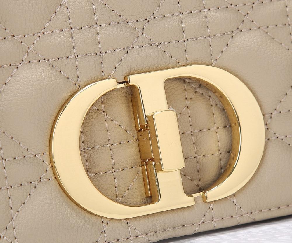 Stylish Refined Silver Leather Crossbody Bag