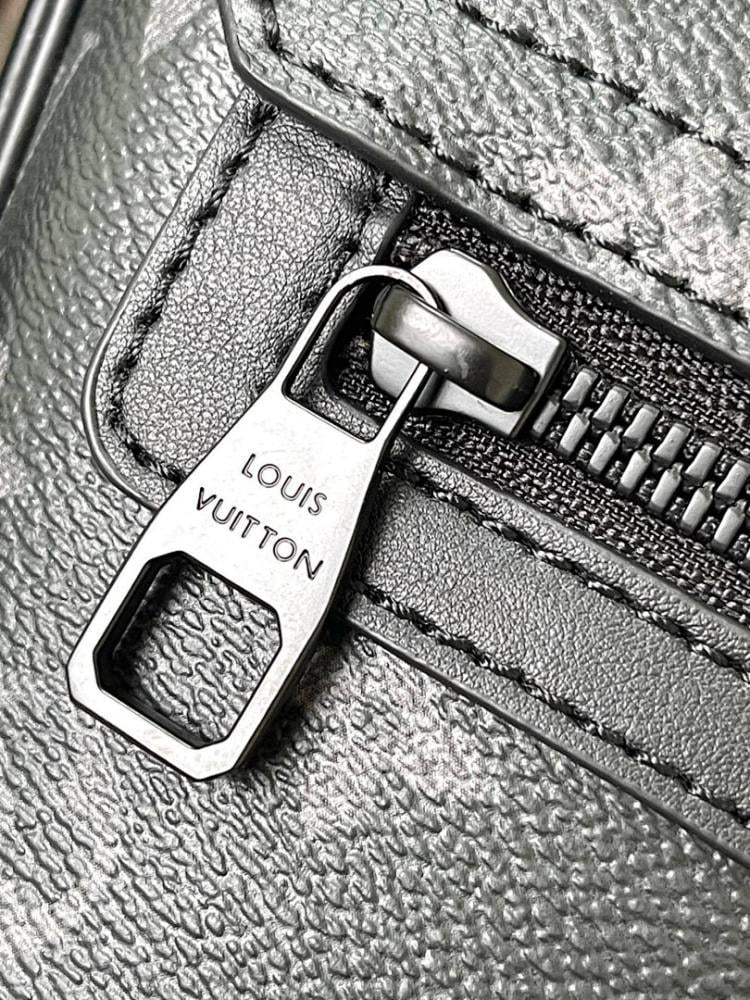 Modern Leather Shoulder Bag – Limited Edition