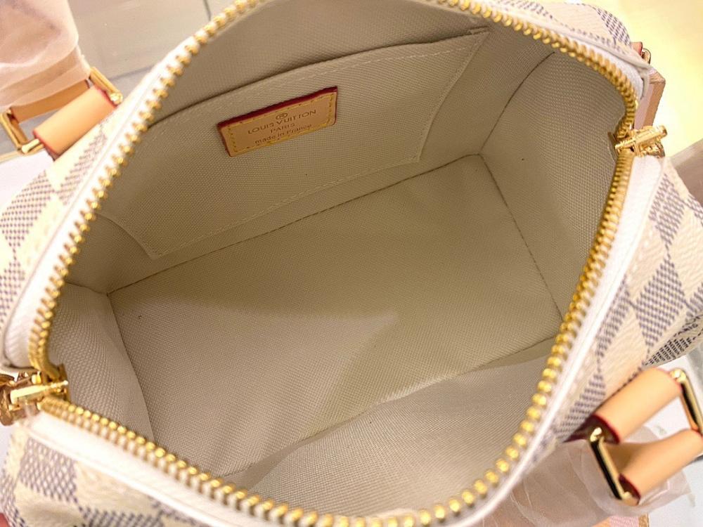 Elegant Refined Leather Travel Bag