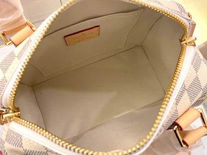 Elegant Refined Leather Travel Bag
