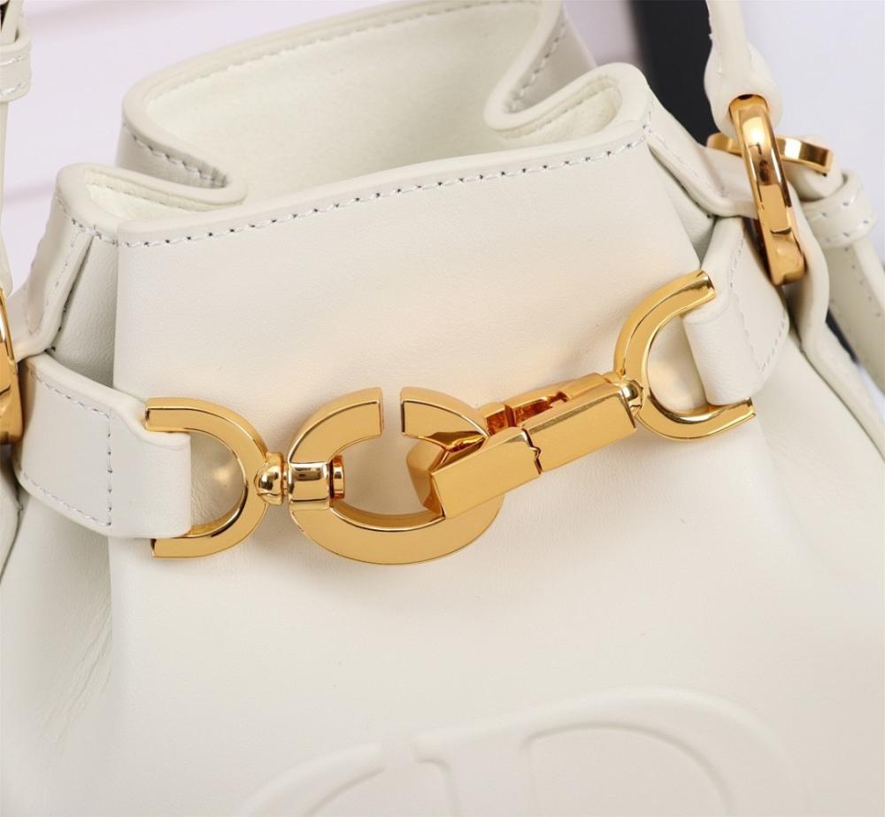 Elegant Leather Bucket Bag – Special Edition