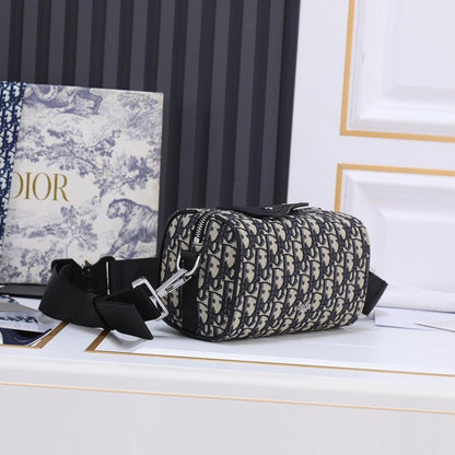 Modern Elegant Grey Leather Shoulder Bag