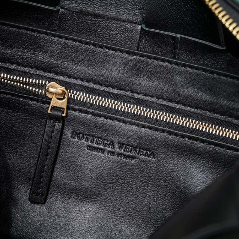 Luxury Stylish Woven Lambskin Top Handle Bag