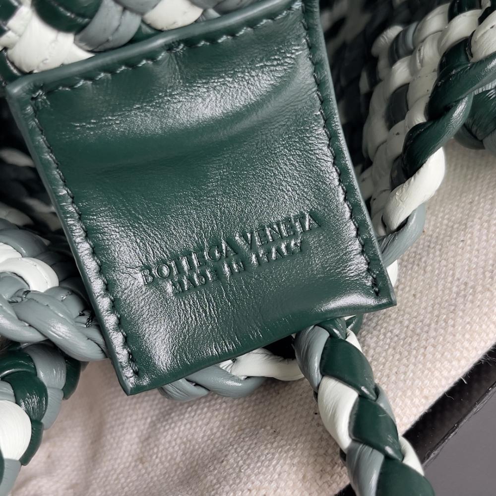 Classic Leather Shoulder Bag