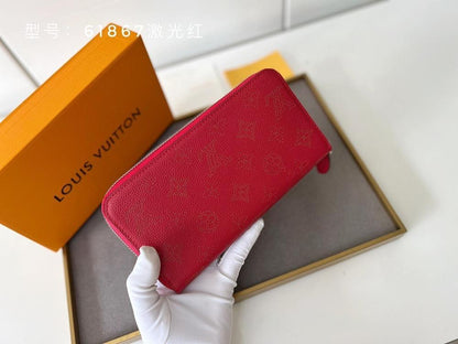 Elegant Gold Wallet – Limited Edition
