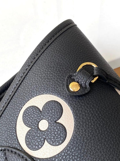 Classic Modern Leather Shoulder Bag