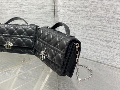 Elegant Leather Top Handle Bag